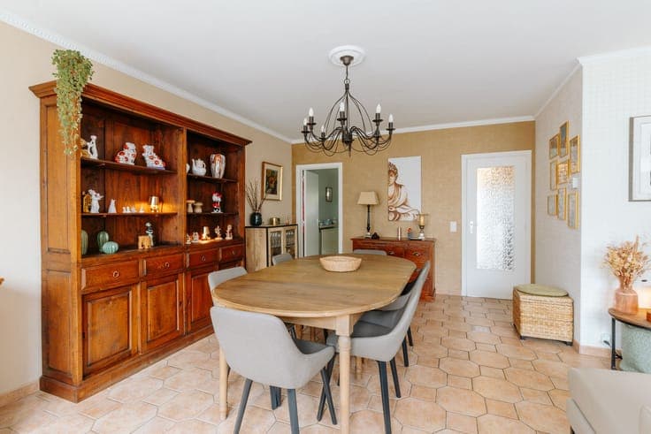 Gezinswoning met vier slaapkamers + tuin en garage