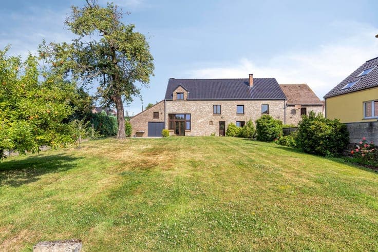 Very spacious home suitable as a also suitable as a mutligen