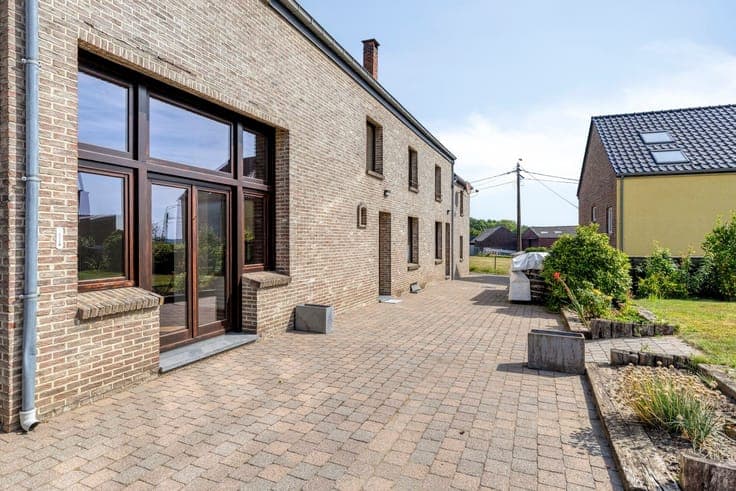 Very spacious home suitable as a also suitable as a mutligen