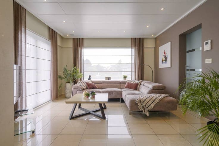 Exclusive ready-to-move-in villa with spacious garden in Oos
