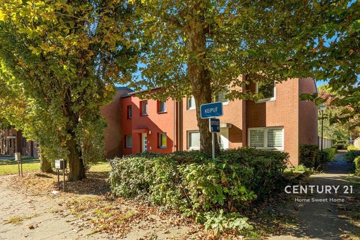 Charming semi-detached house with garden and garage