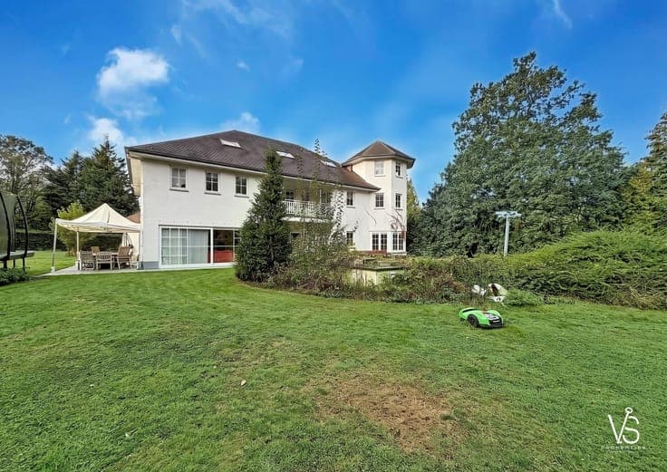 EXCEPTIONAL VILLA - BOIS DE MAI - 5 BEDROOMS - 46 ARES