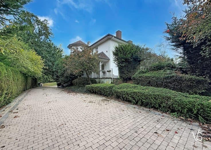 EXCEPTIONAL VILLA - BOIS DE MAI - 5 BEDROOMS - 46 ARES