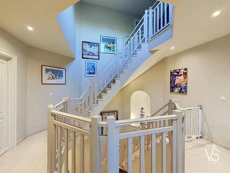 EXCEPTIONAL VILLA - BOIS DE MAI - 5 BEDROOMS - 46 ARES
