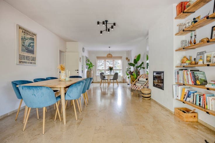 Renovated bungelow on a plot of 7are65ca.