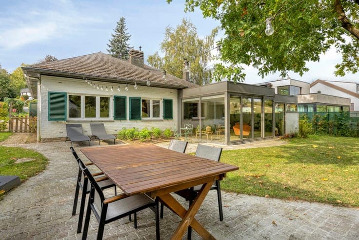 Renovated bungelow on a plot of 7are65ca.
