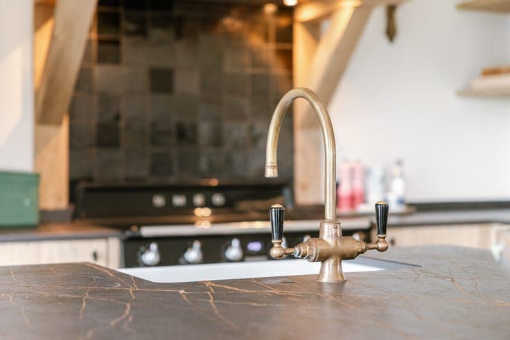 Landelijk gelegen woning met 3 slaapkamers, garage, bijge...
