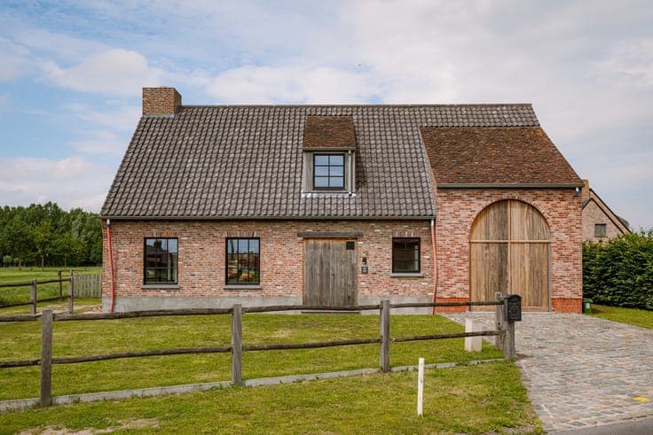 Landelijk gelegen woning met 3 slaapkamers, garage, bijge...