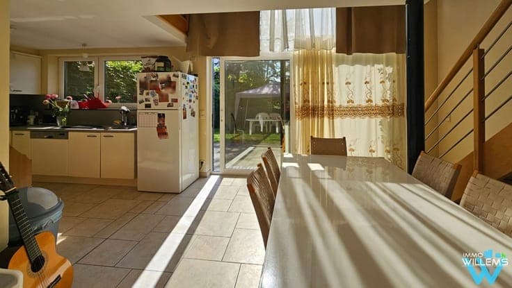 Spacious home with cute garden near centre of Kortenberg.