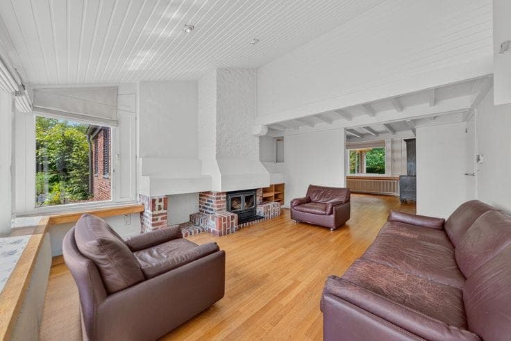 Villa with 4 bedrooms on a spacious plot for sale in Eke