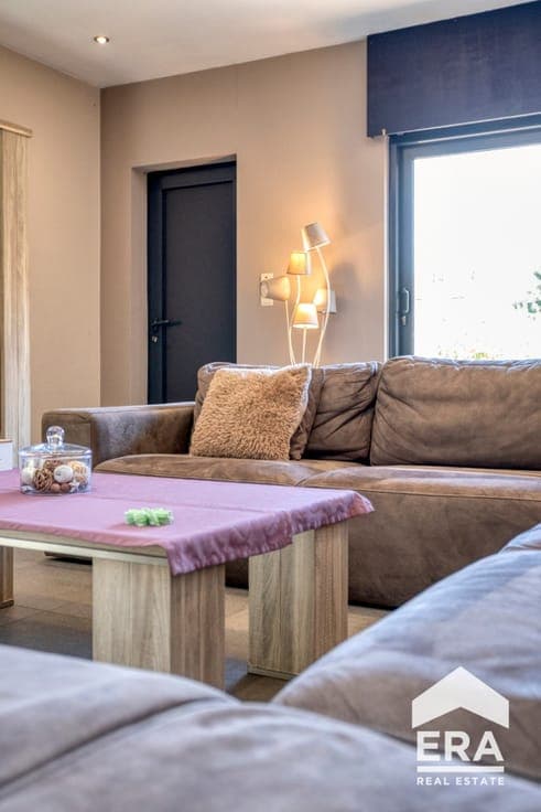 Charming home with a deep garden in Sint-Andries