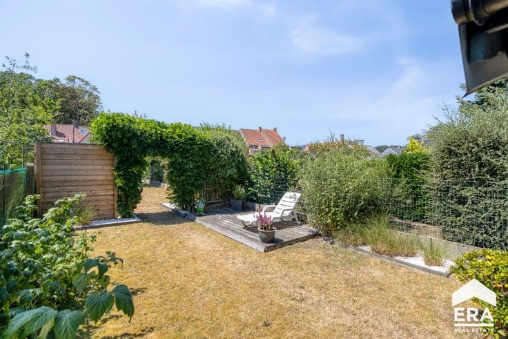 Charming home with a deep garden in Sint-Andries