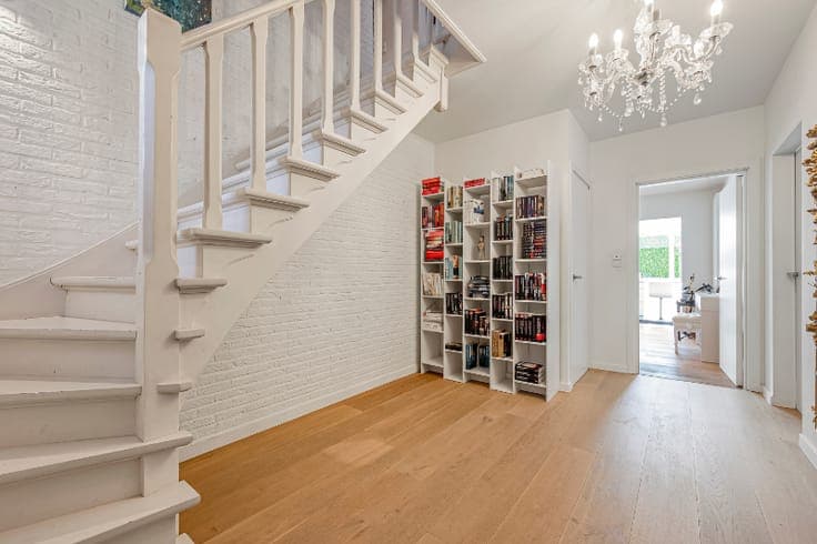 MODERNE BIJZONDERE ALLEENSTAANDE VILLA MET PRAKTIJKRUIMTE