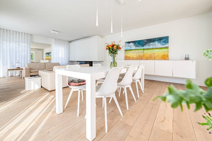 MODERNE BIJZONDERE ALLEENSTAANDE VILLA MET PRAKTIJKRUIMTE
