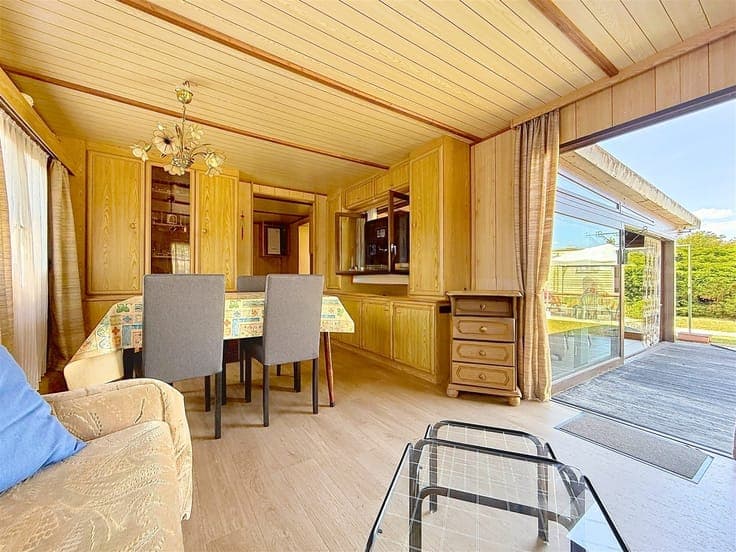 STUNNING 3-BEDROOM CHALET NEAR THE EAU D'HEURE LAKES