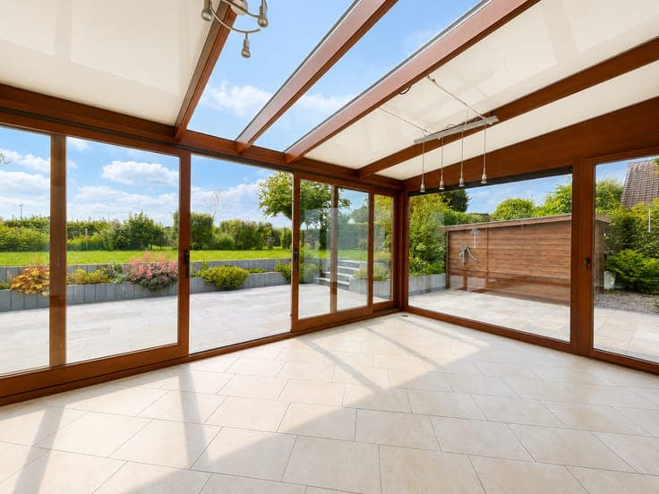Villa with five bedrooms and a garden, set in its own ground