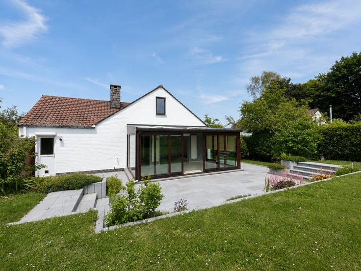 Villa with five bedrooms and a garden, set in its own ground