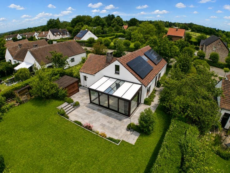 Villa with five bedrooms and a garden, set in its own ground
