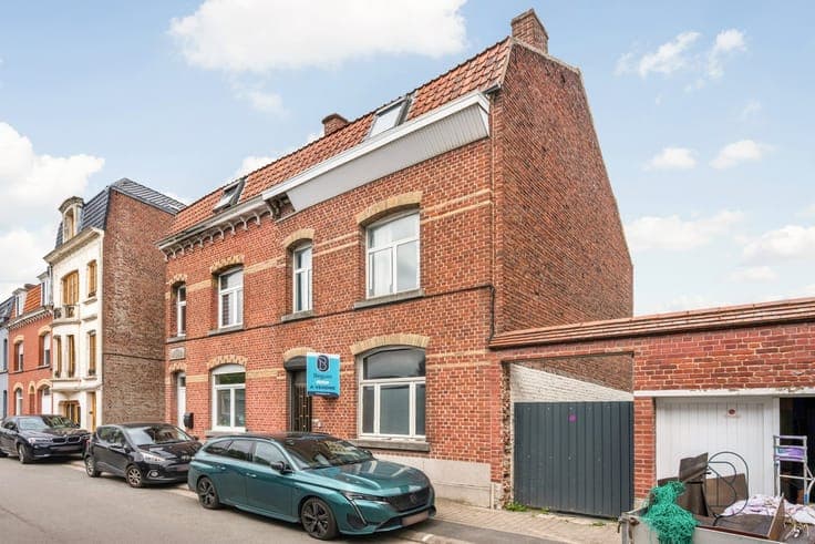 Terraced house to renovate 171 m², near Tournai city centre.