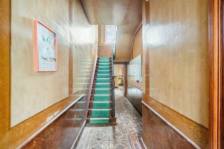 Terraced house to renovate 171 m², near Tournai city centre.