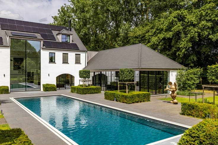 Exceptional Contemporary Estate with Private Sports Faciliti