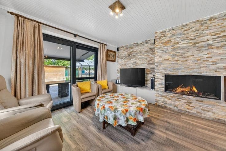 Move-in ready family home with 3 bedrooms, garage and 18 so…