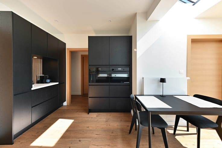 Spacious Multifunctional Home with Adjacent Building Plot