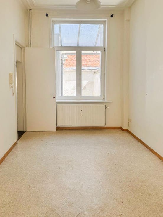Praktische rijwoning met 3 ruime slaapkamers op zeer guns...