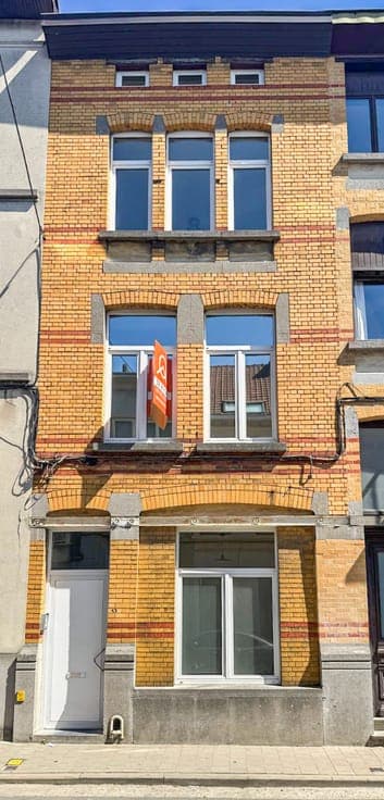 Praktische rijwoning met 3 ruime slaapkamers op zeer guns...
