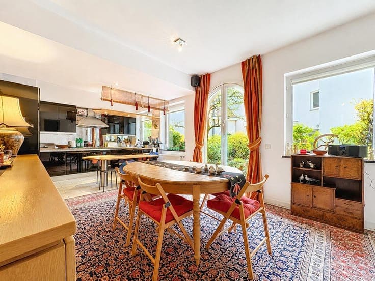 Sablon: 3-bedroom house with outdoor space + parking