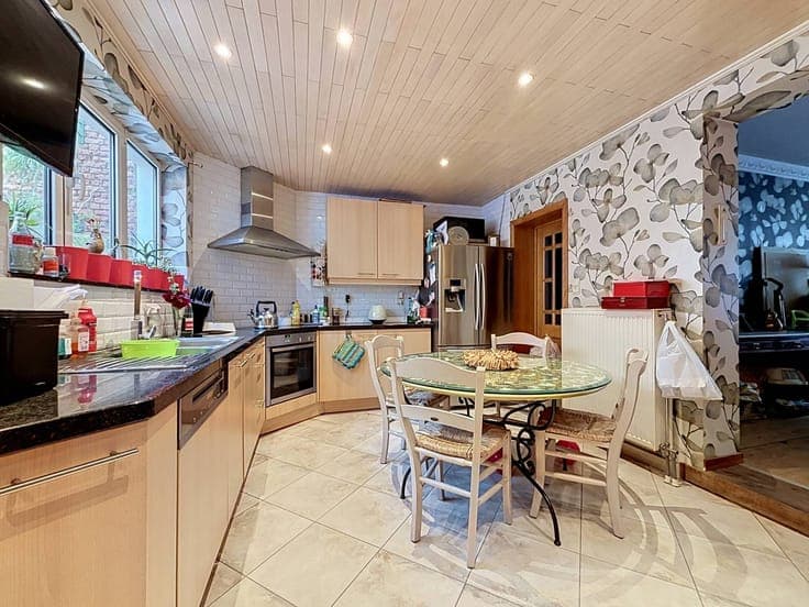 House to renovate (175m²) in Deurne with terrace