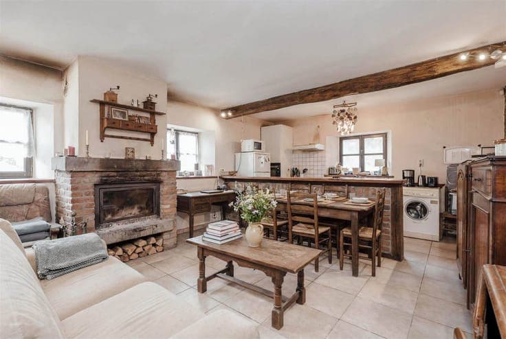 Maison 3 façades à vendre à Pessoux!