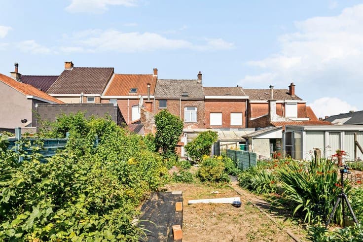 Karaktervolle woning met 3 slpk & tuin - veel potentieel!