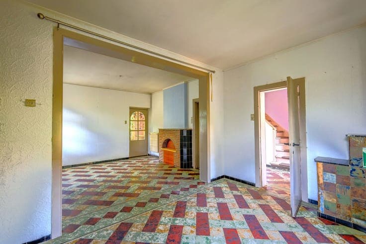 A charming villa in need of renovation in Loverval!