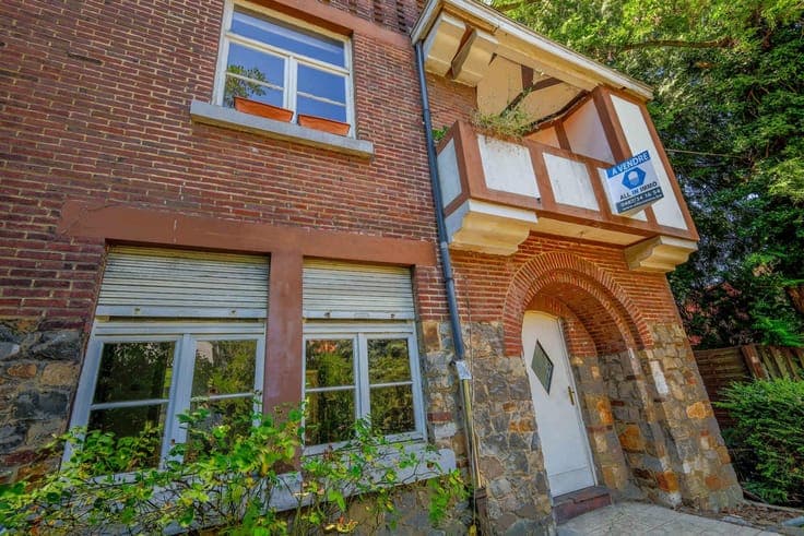 A charming villa in need of renovation in Loverval!