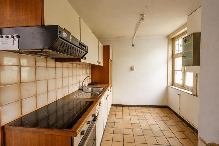 A charming villa in need of renovation in Loverval!