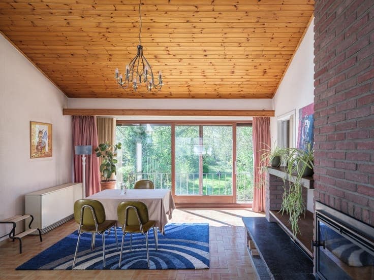 Mid-century modern villa met vier slaapkamers, verdeeld o...