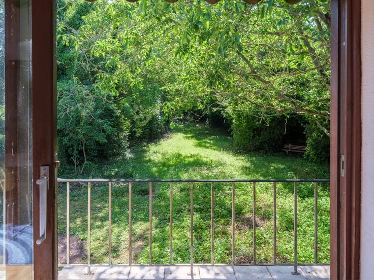 Mid-century modern villa met vier slaapkamers, verdeeld o...