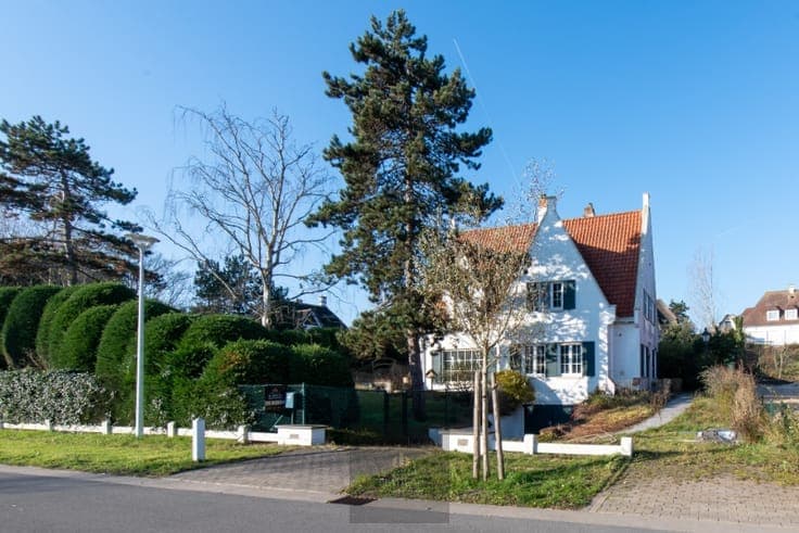 Large villa on 1533m² centrally located in the Simli dist...