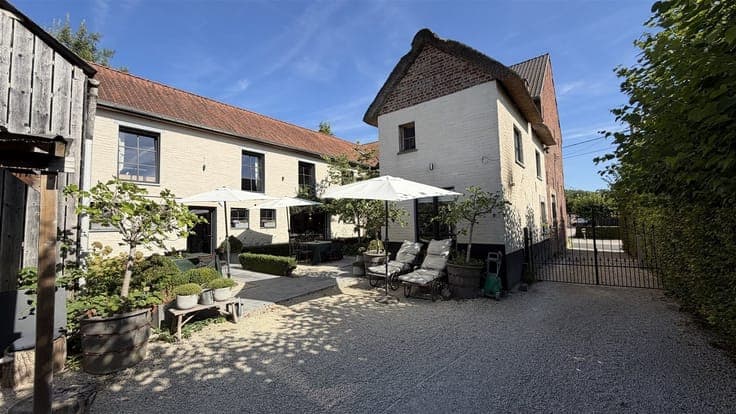 UNIQUE RURAL FARM ON 8,035 M² A DREAM FOR HORSE LOVERS, LARG