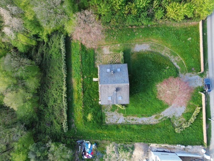 Villa casco sur près de 30 ares surplombant la vallée