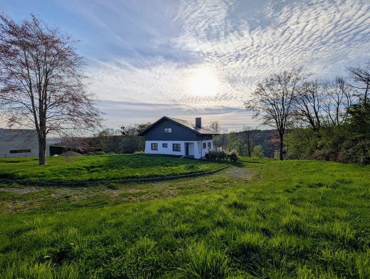 Villa casco sur près de 30 ares surplombant la vallée
