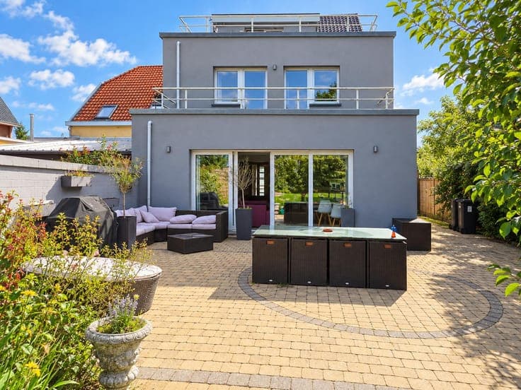 Residential area – Stunning house on a 1,240 m² plot