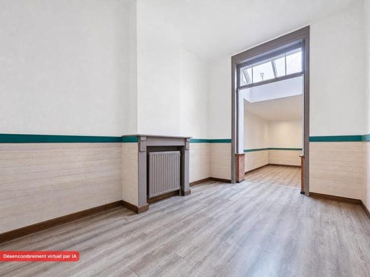 LAEKEN: Invest property : commercial space and 2 apartments