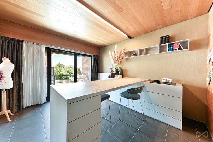 Spacious house with commercial premises in Perk