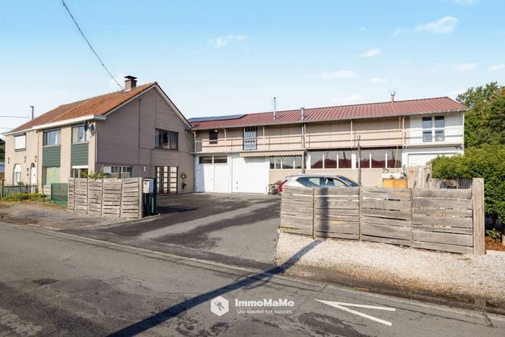 WONING MET 3 SLAAPKAMERS EN RUIME LOODS TE KOOP IN EVERGEM