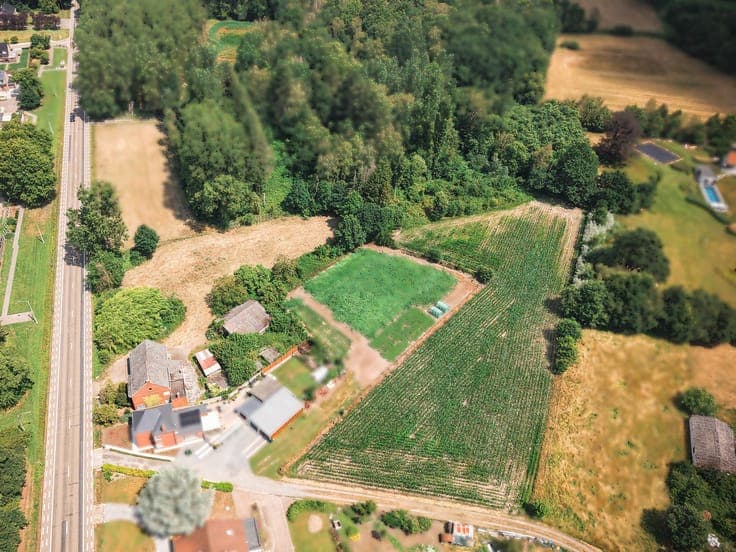 Renovatiewoning op prachtig perceel van ruim 1 ha