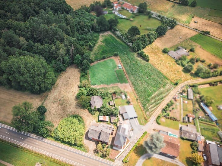 Renovatiewoning op prachtig perceel van ruim 1 ha