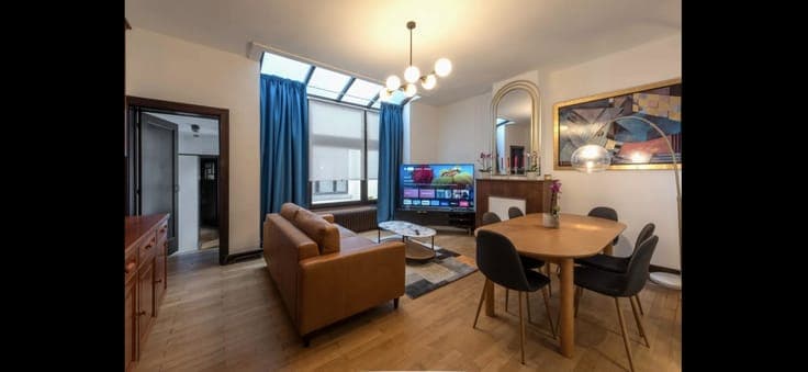 Fully renovated townhouse — Dansaert