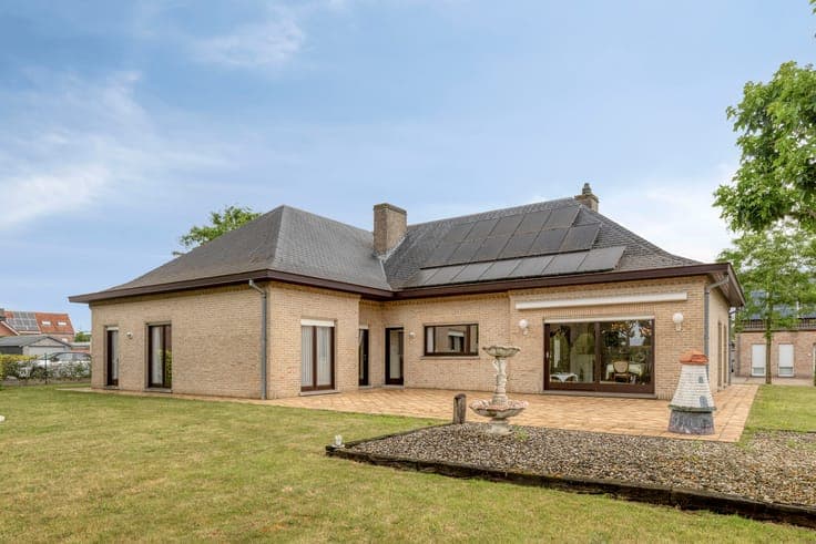 Top maintained villa in a quiet location in Moorsele